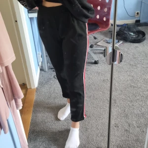 Byxor från zara storlek L - Byxor från Zara i storlek L. Bra kvalité