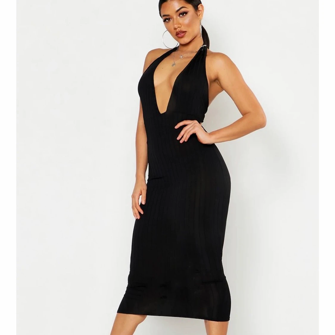 Maxikläninng med halterneck,stl 38 - 91