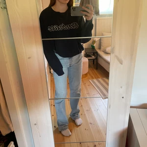 Swatshirt  - Snygg swatshirt som parta till allt