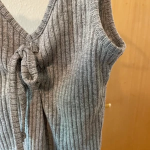Linne - Jätte snygg Grå linne aldrig använt. Passar perfekt med snygga jeans eller jeans kjol. Tar ej tillbaka vara och står ej för postens slarv. ❤️ 
