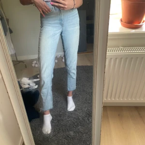 Jeans  - Blåa jeans, knappt använda! 