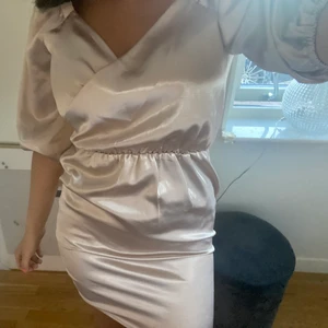 Klänning - Superfin beige/rosa klänning🤍🤍