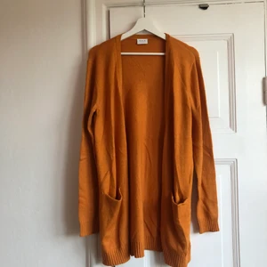 Kofta  - Orange kofta från Vila. 