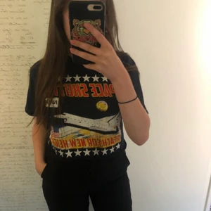 Magtröja i storlek S - Köpt i usa knappt använd. Säljer för att den helt enkelt inte är min stil. Nypris är 250 kr jag säljer för 100 + frakt 