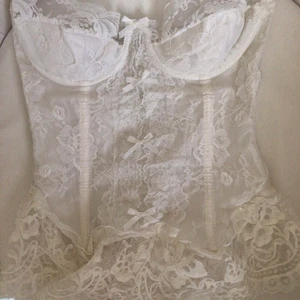 korsett - skitsöt korsett. kommer tyvärr inte till användning :( buda eller köp direkt för 250