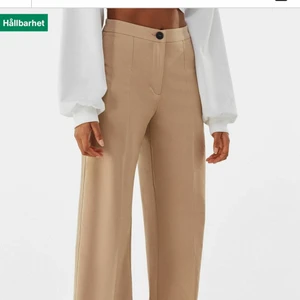 Kostymbyxor - Säljer dessa jätte fina och sjukt sköna kostymbyxor ifrån zalando pga att de ej kommer till användning tyvärr de är använda 2ggr. Köpte dom för 300kr och säljer de för 150, kom privat för bättre bilder:))