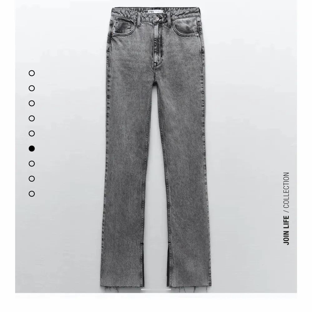 Säljer mina fina jeans från zara, då ja aldrig använt  dem, jeansen är i storlek 38 men i en väldigt liten storlek men långa i bena vilken är super snyggt! Säljer för 200 + frakt!  💗💗 buda i kommentarerna. Jeans & Byxor.