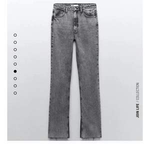 Säljer mina fina jeans från zara, då ja aldrig använt  dem, jeansen är i storlek 38 men i en väldigt liten storlek men långa i bena vilken är super snyggt! Säljer för 200 + frakt!  💗💗 buda i kommentarerna
