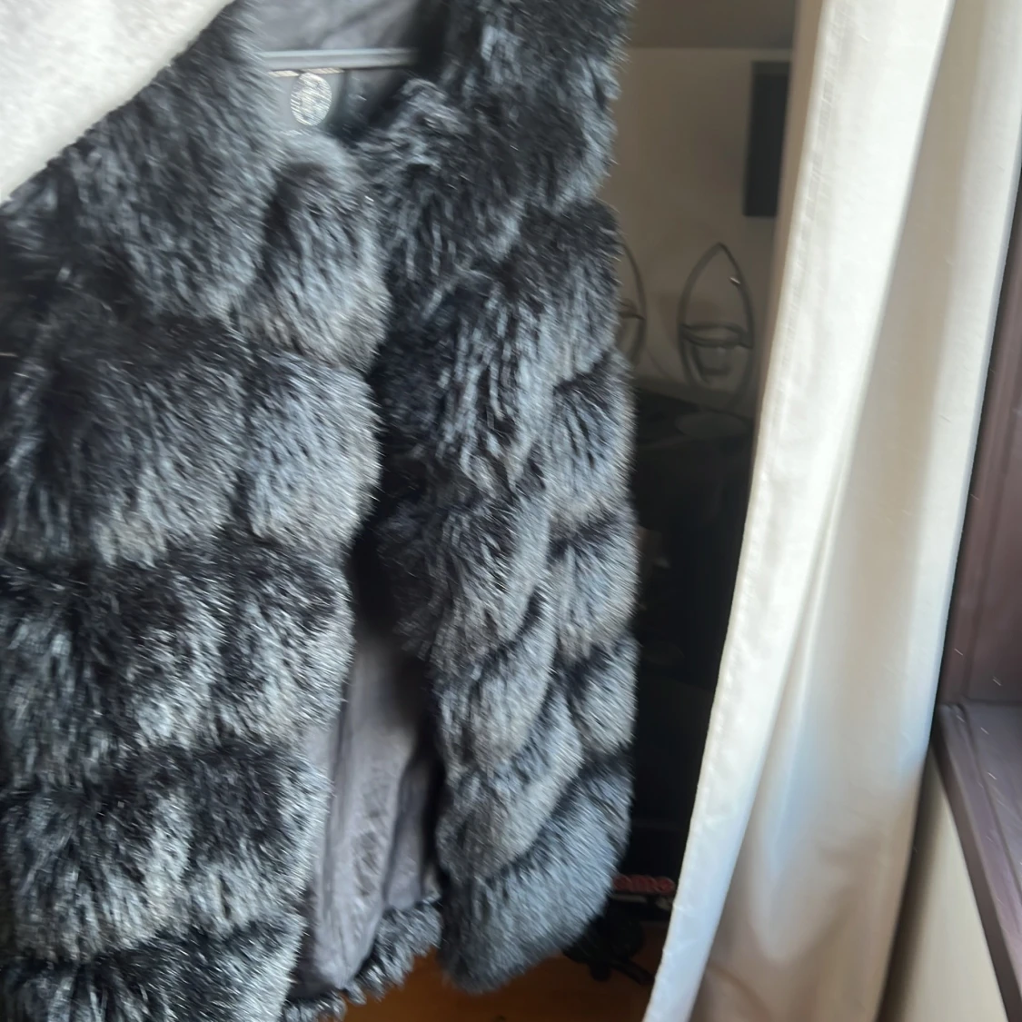 Faux fur pälsväst svart  - 90