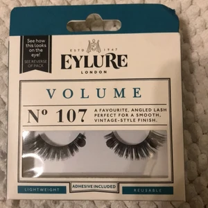 Lös ögonfransar - Lös ögonfransar oöppnad. 