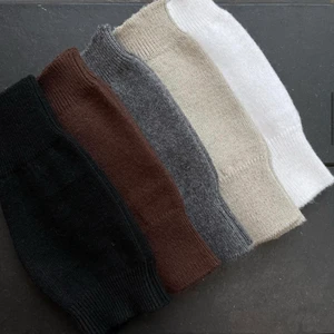 Torgvantar - Säljer torgvantar i 3 olika färger, brun, begie och vit🤍 De är gjorda av 100% ull och säljs för 149kr styck💕 skriv om du har några frågor!!💗💗 