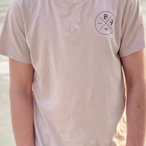 T Shirt - Den är som ny