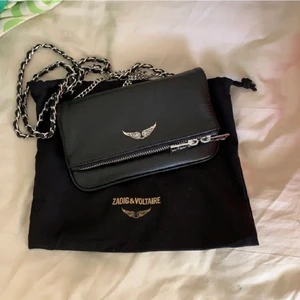 Zadig väska - Säljer min zadig väska som är köpt i butik och är i den mindre storleken.💕💕