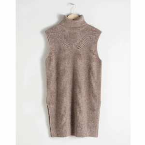 Stickad väst från & Other stories  - Stickad bäst från & other stories, aldrig använd därav i nyskick.