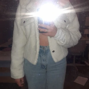 Teddy jacka - Fin teddy jacka i perfekt skick, från shein. Storlek S/36. Fråga om ni har några frågor eller vill ha mer bilder💕😊
