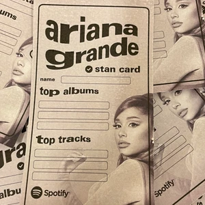 Ariana stand card💗 - Stand card💛 Jätte fina och perfekta för samlingen 💕 Om du gillar ariana grande så är detta kul att fylla i eller ha💗💛