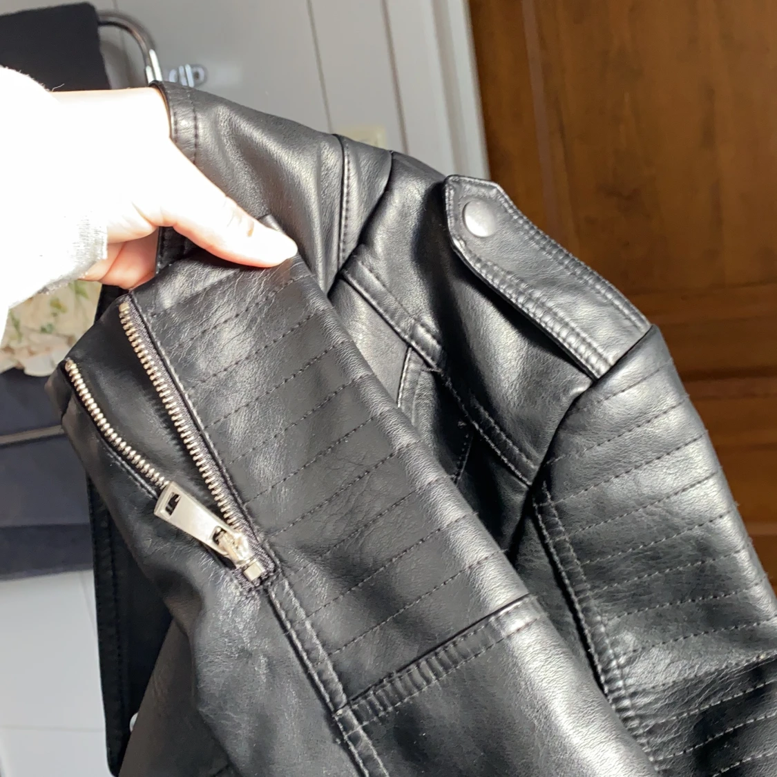 Svart skinnjacka  - 91