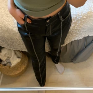 Coola skinbyxor - Supersnygga och i fint skick men kommer aldrig till användning, därför säljs dem. 