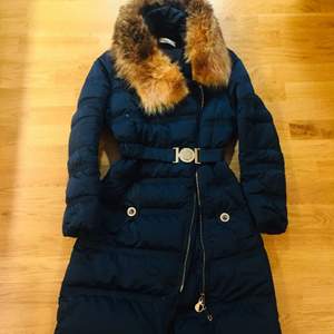 Worn 2 seasons. Original from Versace bought on ebay. Pick up in Gothenburg. The fur collar is not included. 