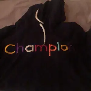 Knappt anvönd champion hoodie 