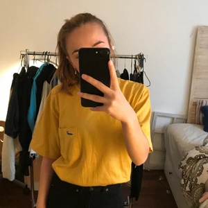 Fin gul t shirt - Overzided gul t-shirt! Jätteskönt material. Köparen står för frakt ❤️ priset kan alltid diskuteras då jag vill få sålt allt!!