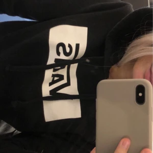 Vans  - Vans hoodie i strl xs, använd men bra skick och inte urtvättad! Köparen står för frakten💞