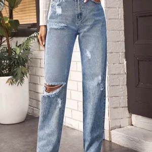 Jeans - Använda endast 2 gånger, har inte kommit till användning drf väljer jag nu att sälja dem. Strl M