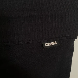 Stronger tights  - Ett par oanvända tights från stronger utan sömmar, sitter som en smäck!!