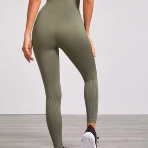 Träningstajts  - Dessa träningstajts är underbara. Säljs pga att de är för små för mig. Storlek M men passar även dig som har S. Använda vid ett tillfälle!   