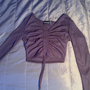 Prettylittlething topp - Topp från prettylittlething i storlek uk 6                               Aldrig använd då storleken var för liten för mig! 