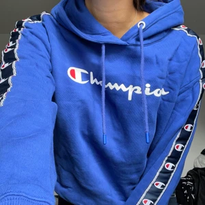 Champion hoodie - Blå champion hoodie, knappt använd! 