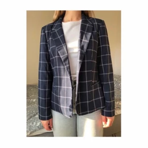 Rutig kavaj - En superfin rutig kavaj från vero moda i storlek 42 men passar både större och mindre!💗