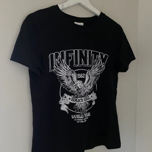 T-shirt - ✨ frakt inräknat i priset