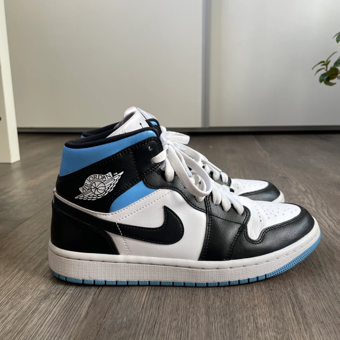 Jordan 1 royal black and white - 91