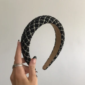 Diadem - Säljer dessa super snygga diadem! Köp 1 för 50kr eller båda för 80kr⚡️💘