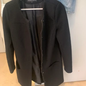 S - very good condition... pretty 