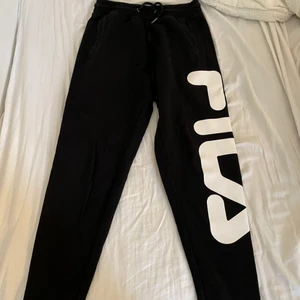 Fila - Ett par Fila byxor. Storlek xs. Finns i Växjö 