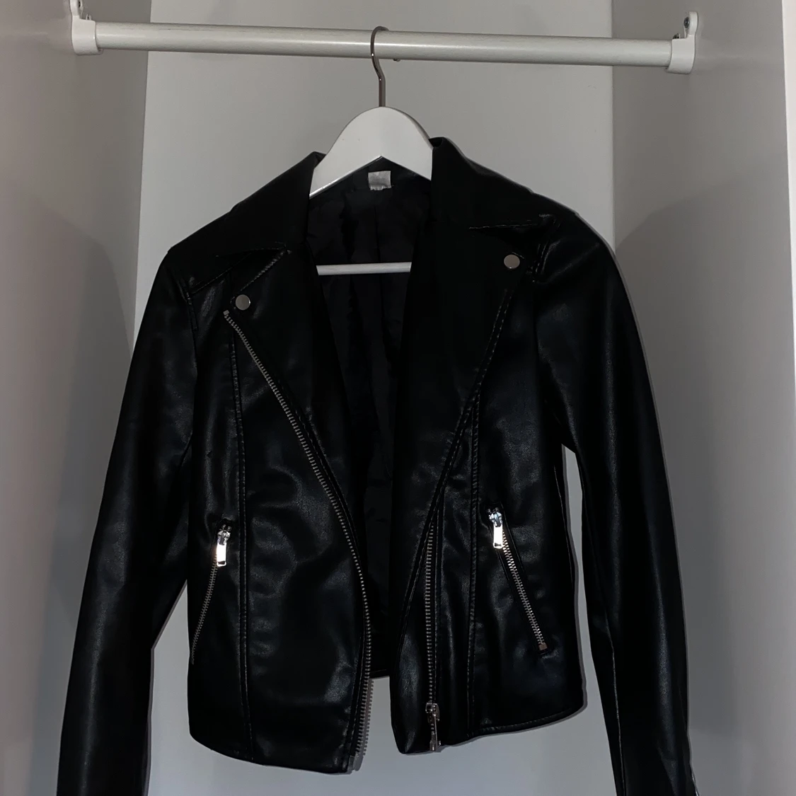 Skinnjacka från H&M, 32