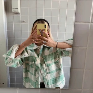 Grön rutig jacka fina tricot  - Lånad bild! Denna jacka i fint skick storlek 38!