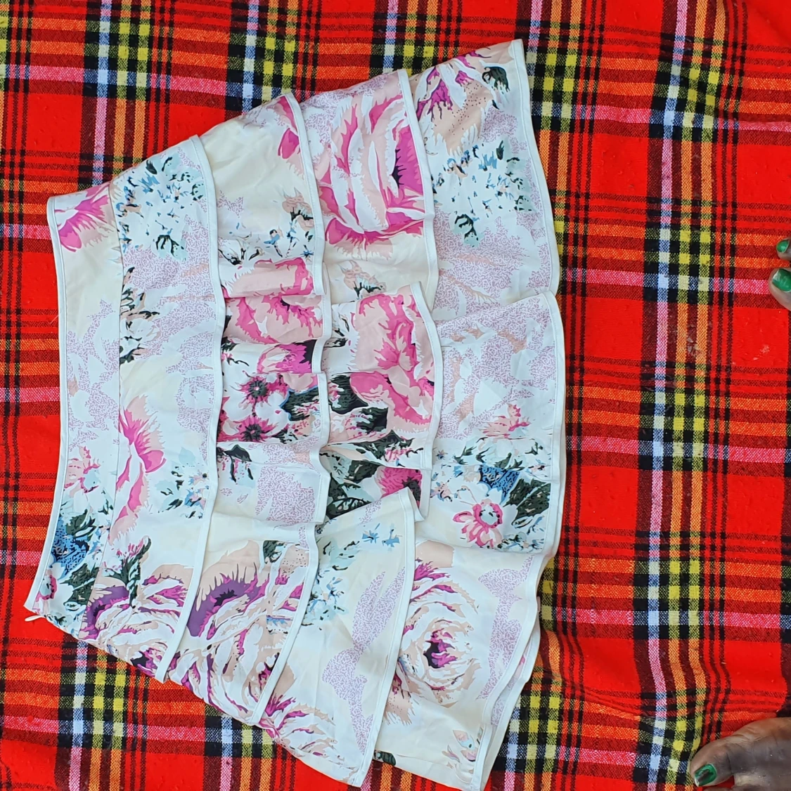 Utsåld unik vologokjol och toppar - 90