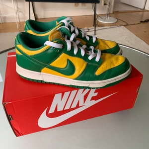 Nike Dunk Brazil - US9.5/43, flera flaws men fortfarande liv kvar
