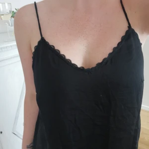 Svart silkeslinne - Svart silkeslinne, skulle även kunna användas som nattplagg