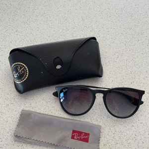 Ray ban - Fina rayban. Fodralet lite slitet solglasögonen lite slitna men fullt fungerande