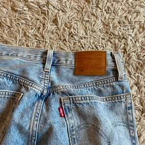 Levis jeans - Ett par nästintill oanvänd Levis jeans 501 stl 25x32