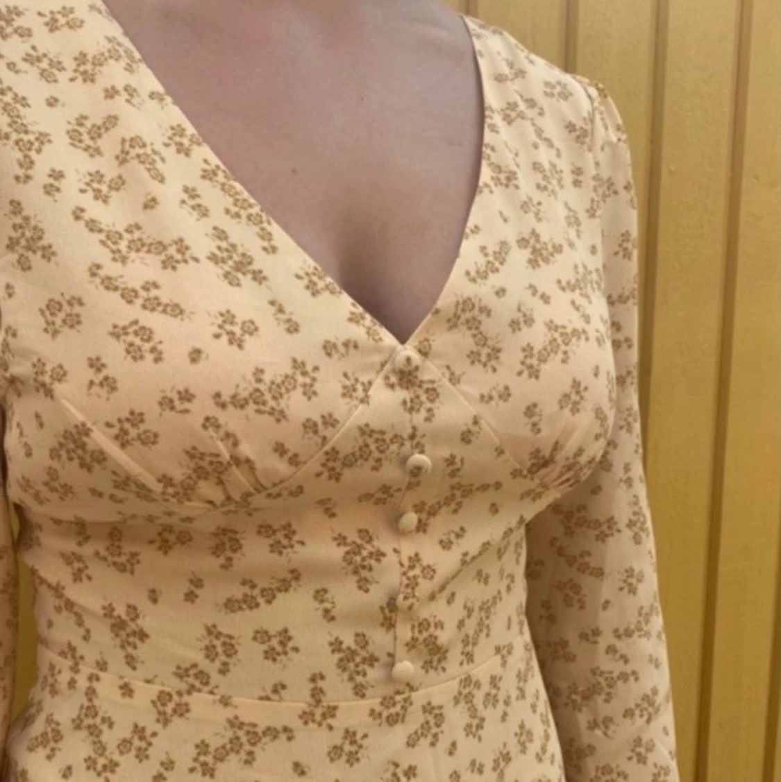 Nelly-glamorous V neck dress strl 36/S - 90