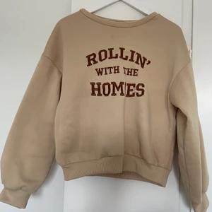 Hoodie - Skit snygg hoodie! Helt ny då jag beställde men den var för liten och jag ej kan skicka tillbaka! Storlek S!