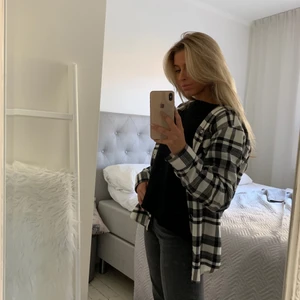 Hoodie-jacka! - Intressekoll denna jacka som är en hoodie! Urcool! 🖤🤍