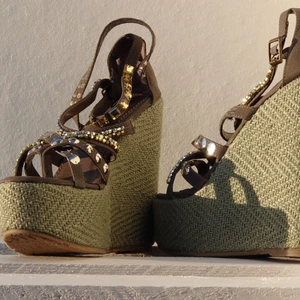 Kilklackar gröna - Gröna kilklackar, öppen tå