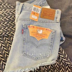 Shorts - Stilrena shorts som jag säljer då de inte var min stil riktigt. Dessa är helt oanvända, alltså i bra skick. Kontakta mig vid intresse, köparen står för frakt🙌🏽