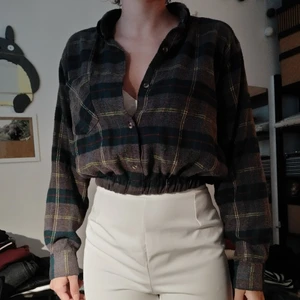 Cropped flanelskjorta fr. Urban Outfitters - Mjukt material